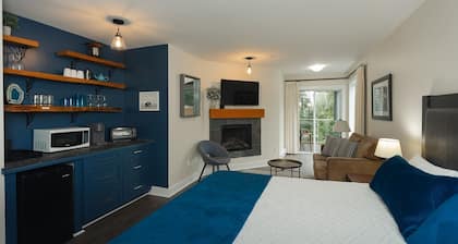 Studio, Pool, Beach, BBQ & Kayaks/Paddleboards
