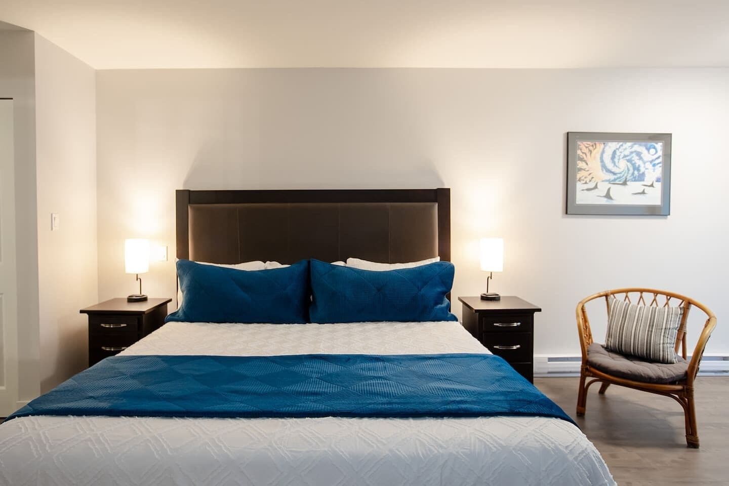 Desk, iron/ironing board, WiFi, bed sheets