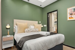 1 soverom, safe på rommet, strykejern/-brett og wi-fi