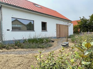 Exterior - Vacation apartment HOY is a completely renovated vacation home for 8p, 950m from the sea (Koksijde)