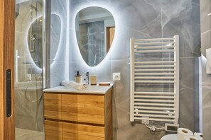 Apartment | Bathroom | Hair dryer, shampoo - Apartment in the Center of Paris (Paris)