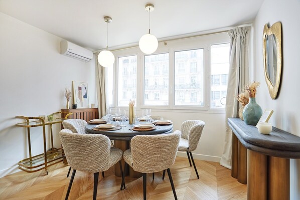 Apartment | Dining - Apartment in the Center of Paris (Paris)