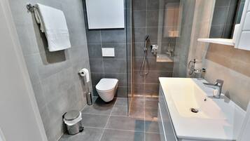 Basic Twin Room, Balcony, Courtyard View | Bathroom | Hair dryer, towels, soap, shampoo