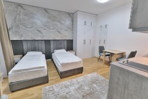 Basic Twin Room, Balcony, Courtyard View | Desk, laptop workspace, blackout drapes, iron/ironing board - Vienna Lotus Apartment (Vienna)