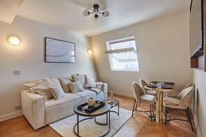 Living area - New Apartment Center of Paris/le Marais (Paris)