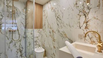 Apartemen | Kamar mandi | Pengering rambut dan handuk