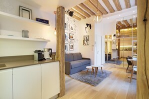 Apartment | Interior - Charming Studio - Le Marais / Beaubourg (Paris)
