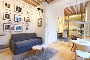 Apartment | Living area - Charming Studio - Le Marais / Beaubourg (Paris)