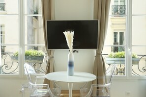 Apartment | Dining