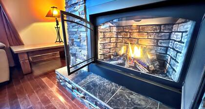 Ski-In/Ski-Out Paradise:The ultimate ski vacation in this luxurious condo with Pvt Hot Tub-Sleeps 11