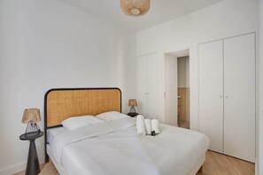 Leilighet | Skrivebord for bærbar PC, strykejern/-brett og sengetøy