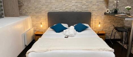 Apartment | Laptop workspace, iron/ironing board, bed sheets