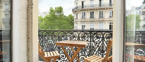 Apartment | Outdoor dining