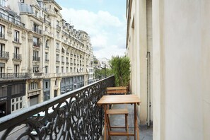 Apartment | Outdoor dining