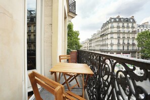Apartment | Outdoor dining