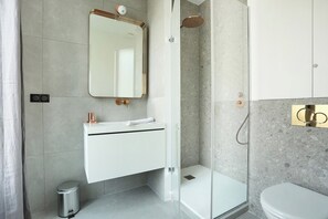 Apartment | Bathroom | Hair dryer, soap, shampoo