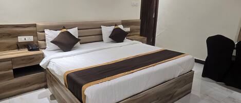 Hochwertige Bettwaren, Zimmersafe, individuell eingerichtet