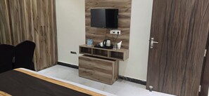 Premium bedding, in-room safe, individually furnished, desk - LUXE VITASSTA (Lucknow)