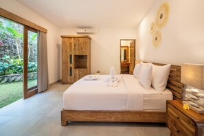 Signature Villa, Private Pool, Garden View | 2 bedrooms, minibar, in-room safe, blackout curtains - Tropical Villa Sinar Maluku (Ungasan)