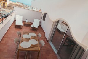 Outdoor dining - "Modern Studio Apartment with Barbecue Terrace - Historic Center" (Balestrate)