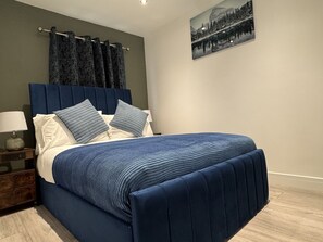 4 chambres, fer et planche à repasser, Wi-Fi, draps fournis