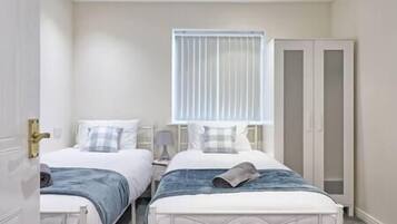 3 bedrooms, desk, iron/ironing board, free WiFi