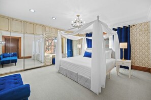 4 bedrooms, desk, iron/ironing board, travel crib