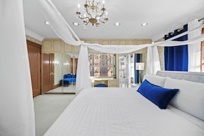 4 Schlafzimmer, Schreibtisch, Bügeleisen/Bügelbrett, Reisekinderbett