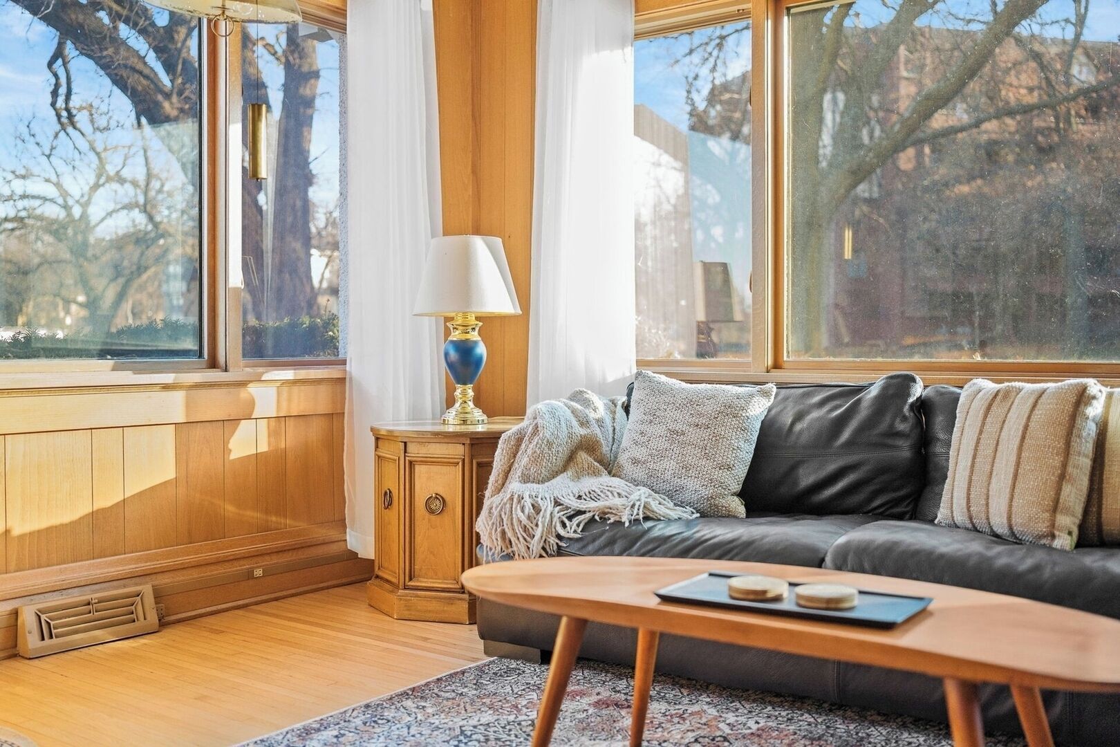 Smart TV, books, offices, computer monitors