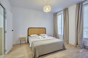 Apartemen | Setrika/meja setrika dan seprai linen