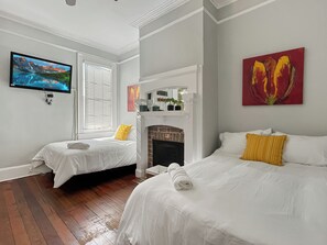 4 habitaciones, tabla de planchar con plancha, wifi y ropa de cama 