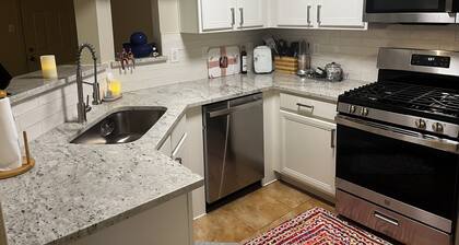 PRICELESS w/Charm/Comfort Pvt-10 on Richter: Peaceful 3-bdrm amenities,Pkg,,WiF