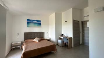 1 habitación, escritorio, wifi y ropa de cama