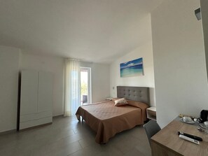 1 室のベッドルーム、デスク、WiFi、ベッドシーツ