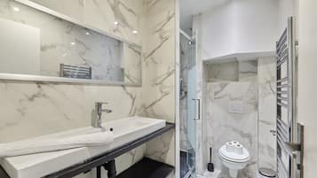Apartment | Bathroom | Hair dryer, soap, shampoo