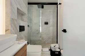 Shower, hair dryer, towels, shampoo - w* | Modern Loft w/ Perfect View in Roma Norte (Ciudad de México)
