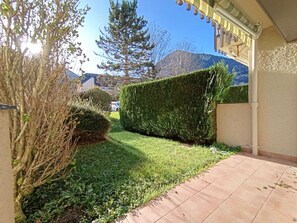 Property grounds - Charming 2BR Apt in Saint-Lary-Soulan with Garden Access & Parking, Sleeps 6 (Saint-Lary-Soulan)