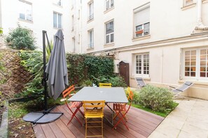 Apartment | Outdoor dining