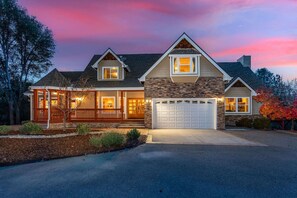 Exterior - Luxury Lodge - Hot Tub - BBQ - Sleeps 18 (Oakhurst)