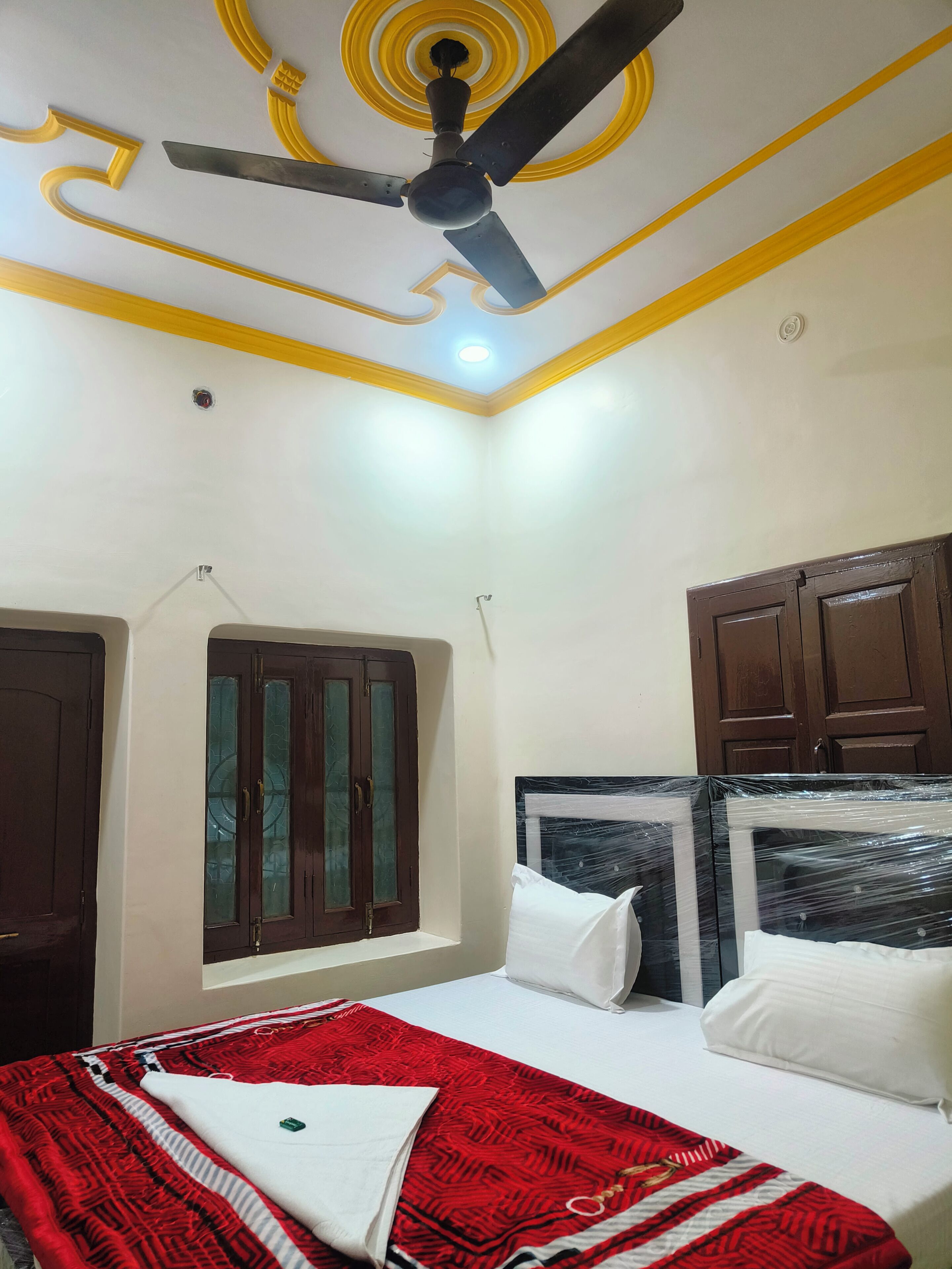 8 bedrooms, desk, iron/ironing board, WiFi