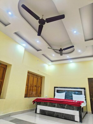 8 soverom, skrivebord, strykejern/-brett og wi-fi