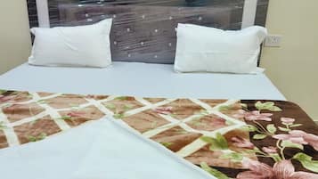 8 Schlafzimmer, Schreibtisch, Bügeleisen/Bügelbrett, WLAN