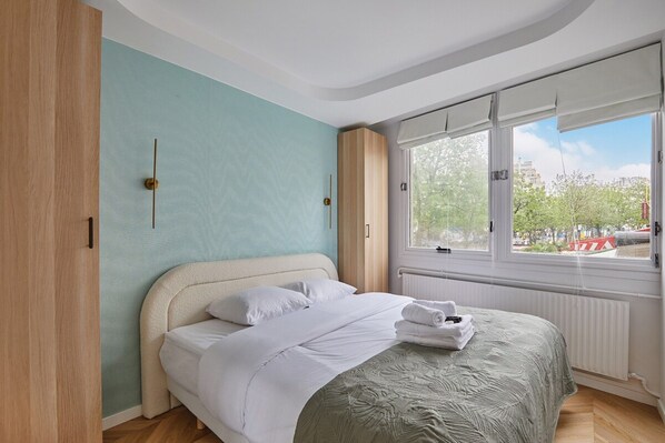 Apartment | Laptop workspace, iron/ironing board, bed sheets - Apartment Rue de Rennes/saint Germain des Pres (Paris)