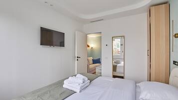 Appartement | Espace de travail pour ordinateur portable, fer et planche à repasser