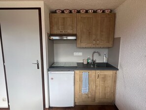 Fridge, microwave