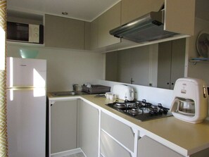 Fridge, microwave, stovetop, coffee/tea maker