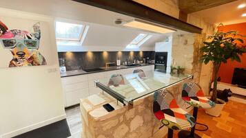 Refrigerador, microondas, horno, lavavajillas