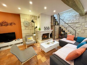 Télévision, cheminée