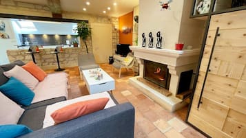 Televisie en een open haard