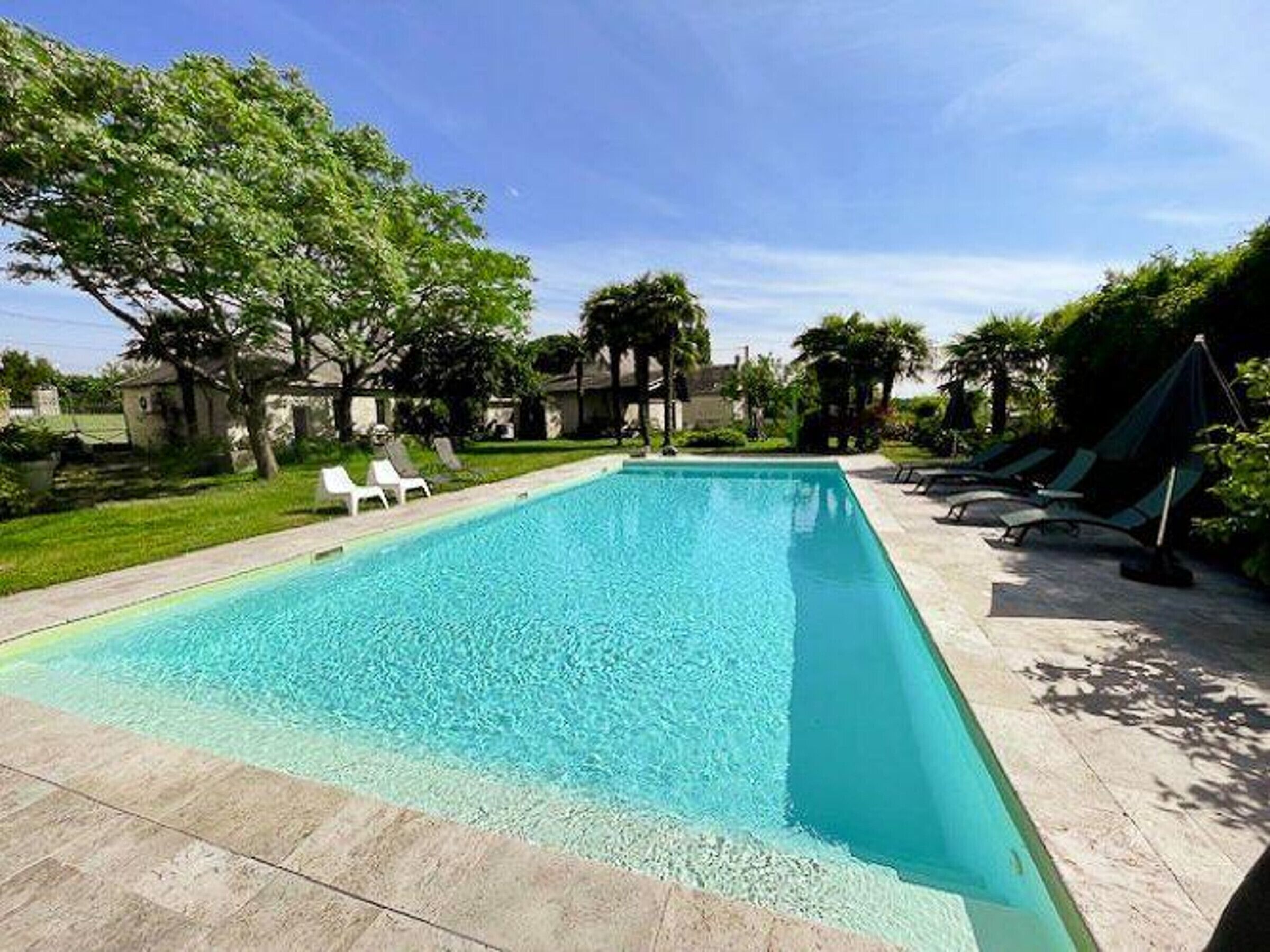 Lämmitetty uima-allas